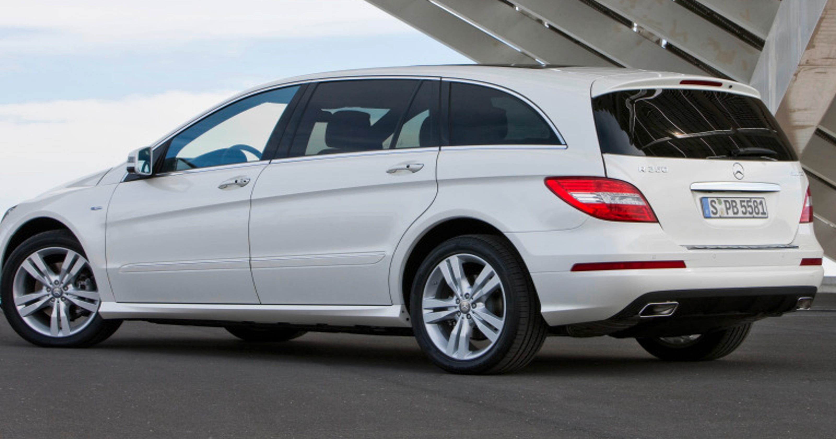 Mercedes Benz Moves R Class Output To Am General