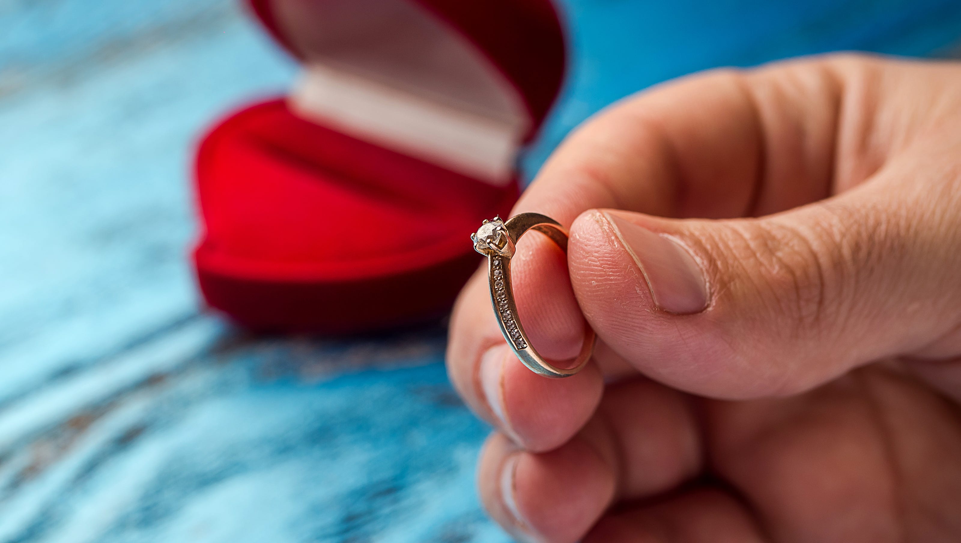 Engagement ring: Who gets to keep it if the wedding is called off?