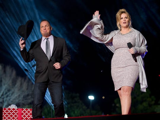 Country singers Garth Brooks and Tricia Yearwood perform at the National Christmas Tree Lighting attended by the first family on the Ellipse December 1, 2016 in Washington, DC.