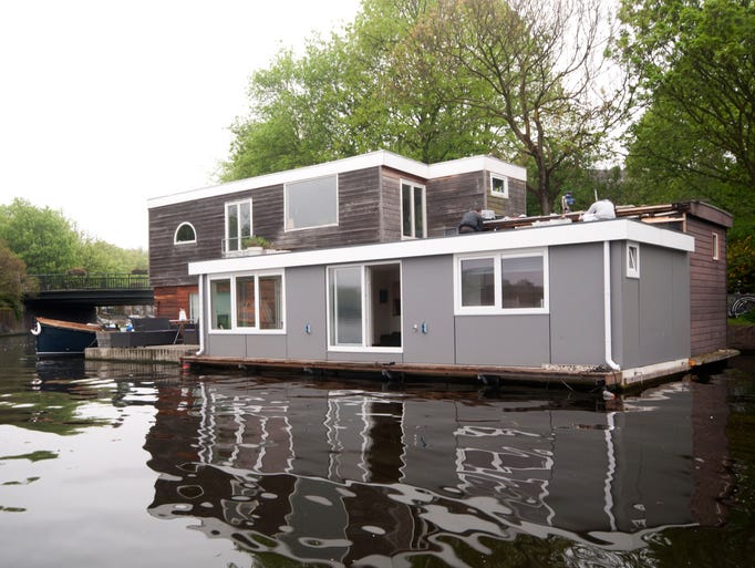 Airbnb's best houseboats for rent in Europe