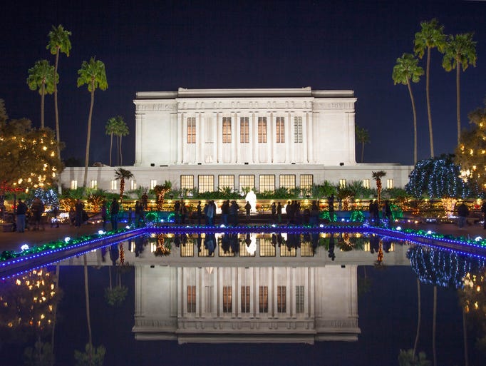 Holiday lights display in Chandler, Gilbert, Mesa, Scottsdale and Tempe