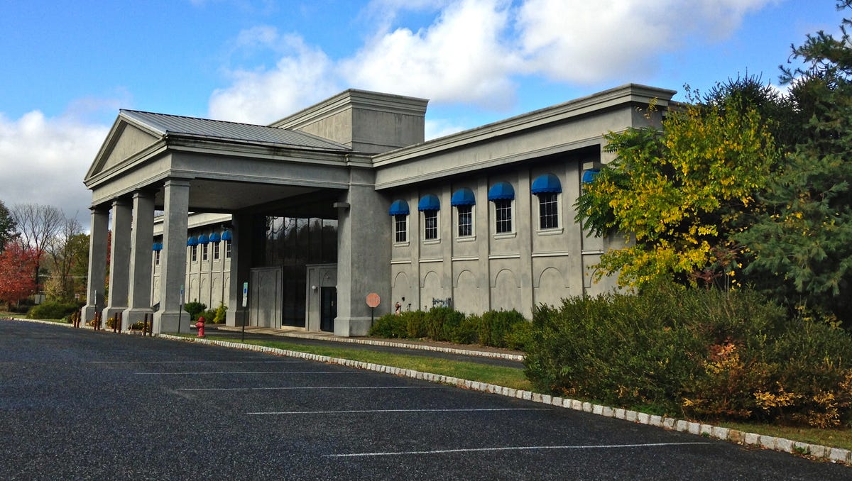 Crash on Route 202 injures five in Northlandz parking lot