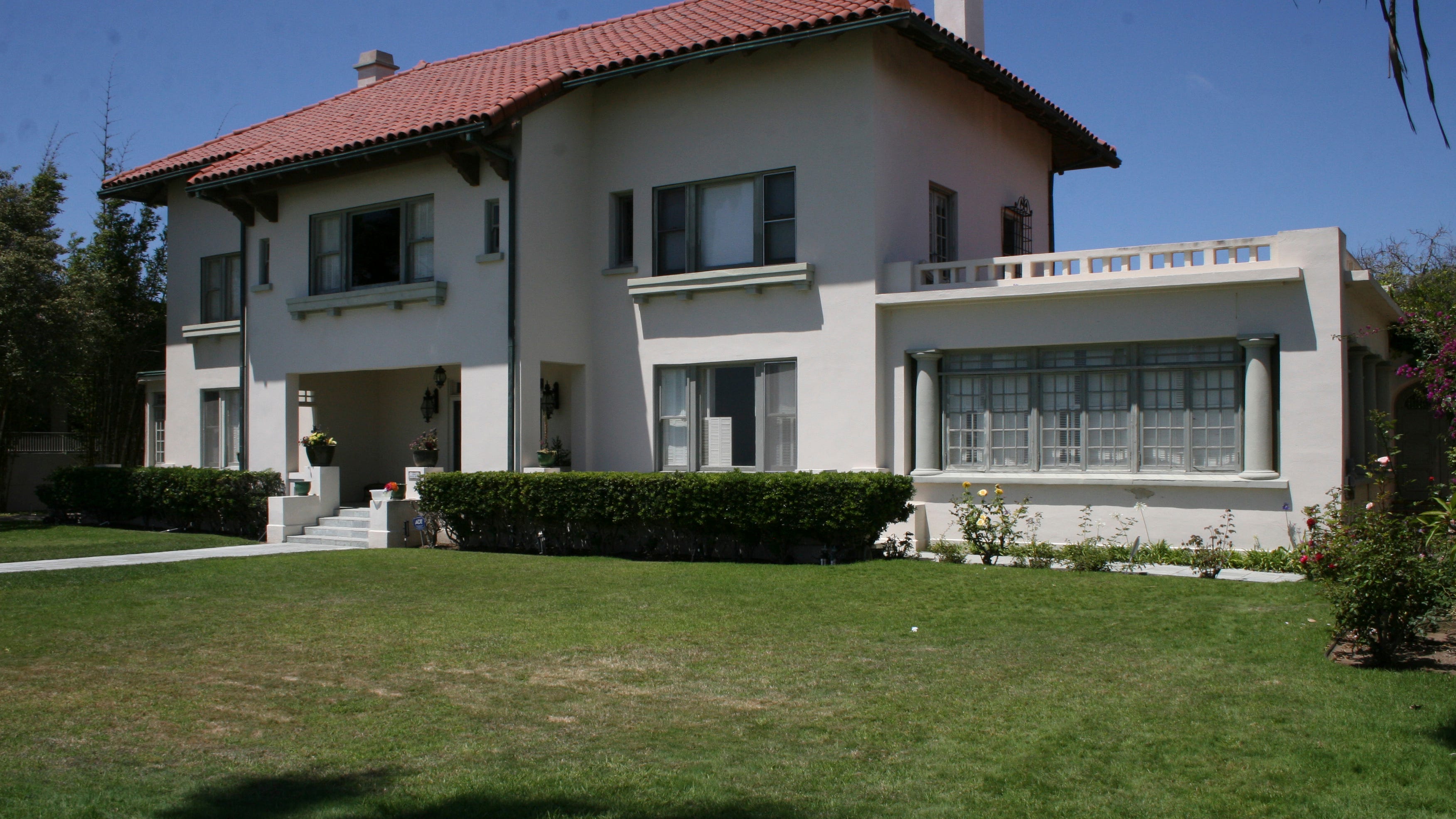 COOL HOME