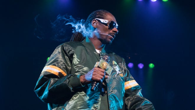 Snoop Dogg performs at the Riverside Theater on Thursday.