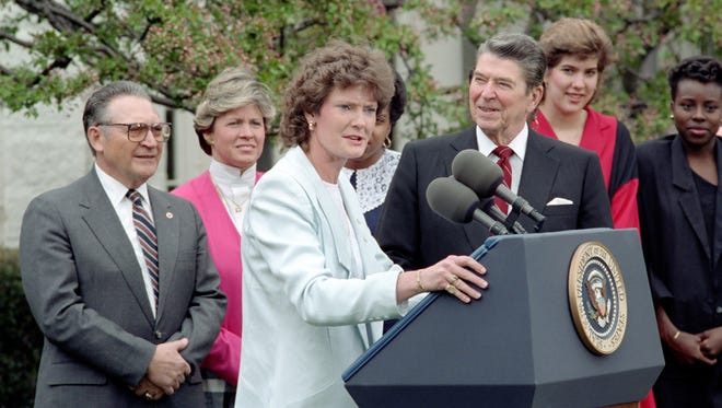 Coach Pat Summitt speaks as President Ronald Reagan hosts the NCAA champion Lady Vols at the White House on April 2, 1987.  Looking on are, from left, UT President Ed Boling, womens athletic director Joan Cronan, Lady Vol Sheila Frost and Lady Vol Melissa McCray.