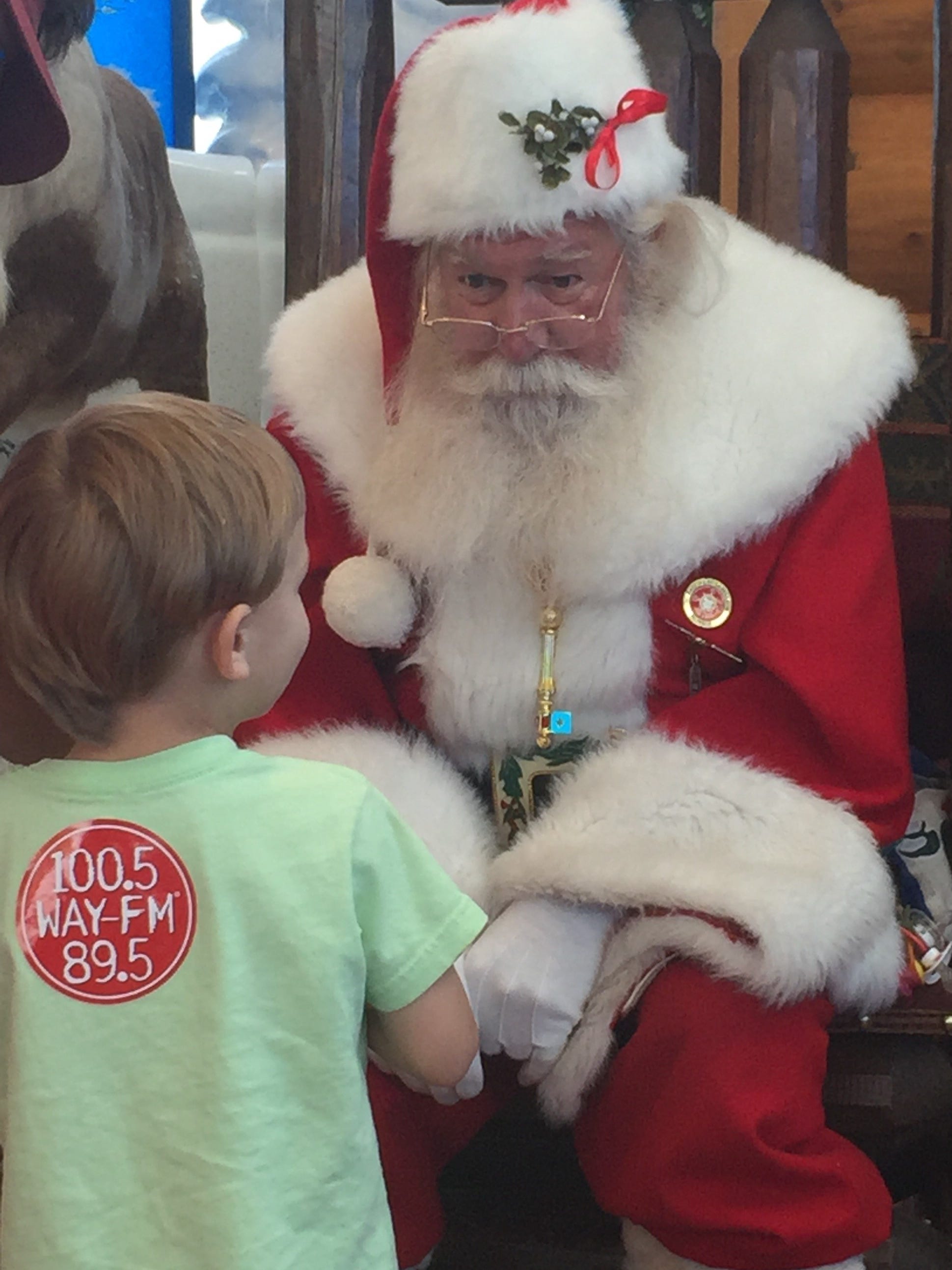 Tv Santa Lands At Bass Pro Shops In Estero