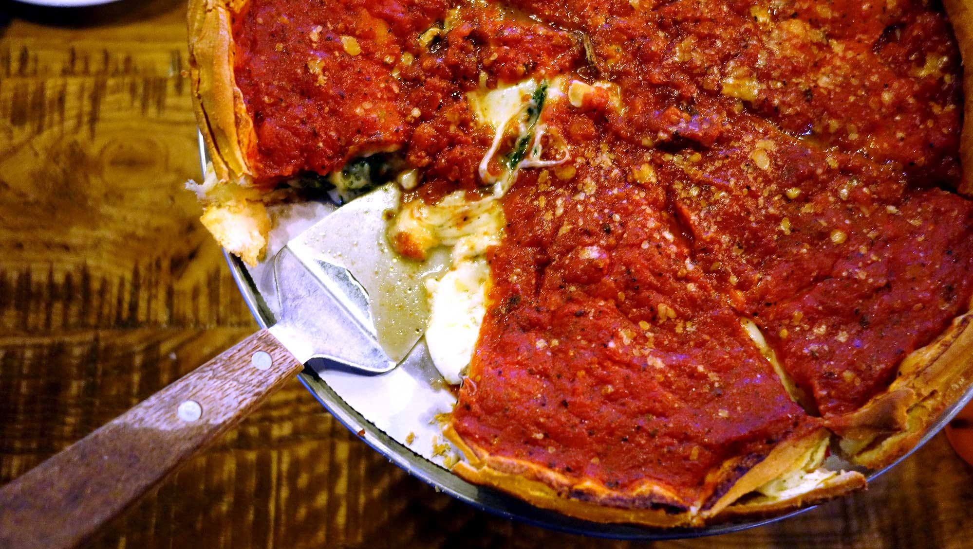Giordano S Delivers 68 Free Pizzas To Celebrate New Phoenix Restaurant