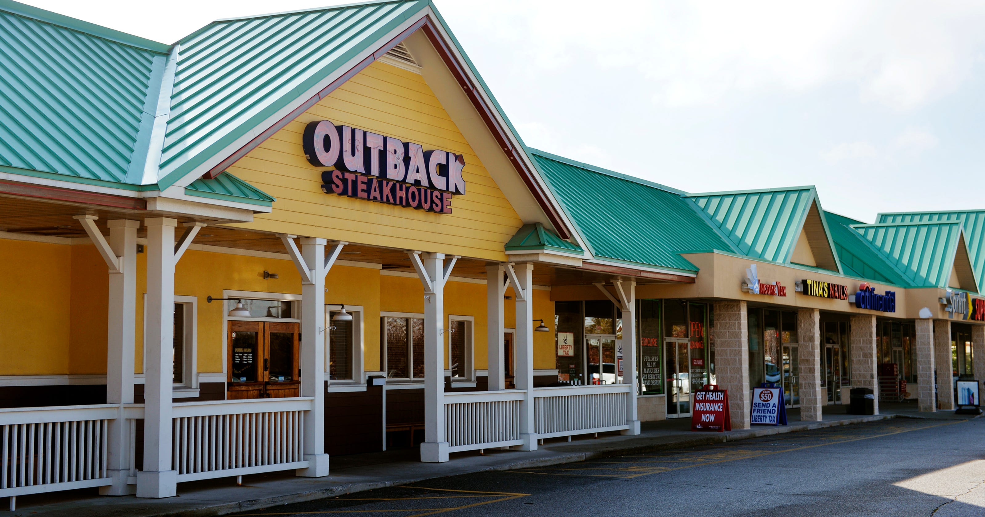 Outback Steakhouse plans move to West Manchester