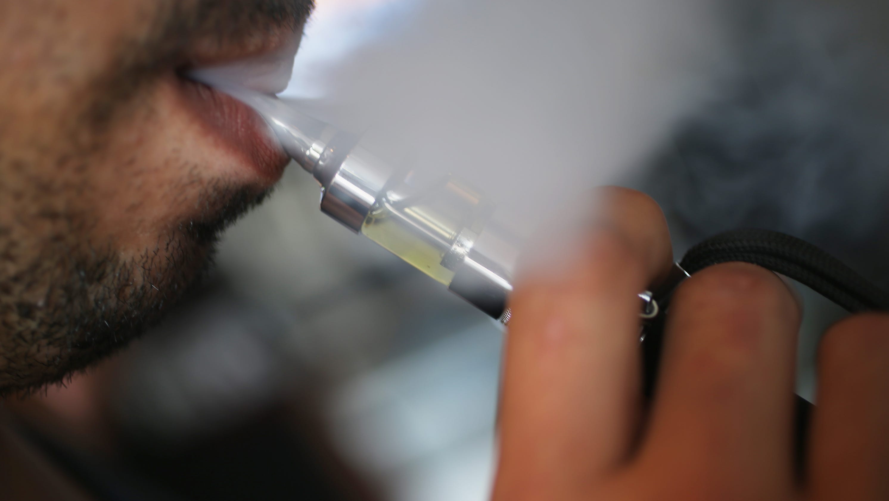 Some airports give green light to ecigarettes