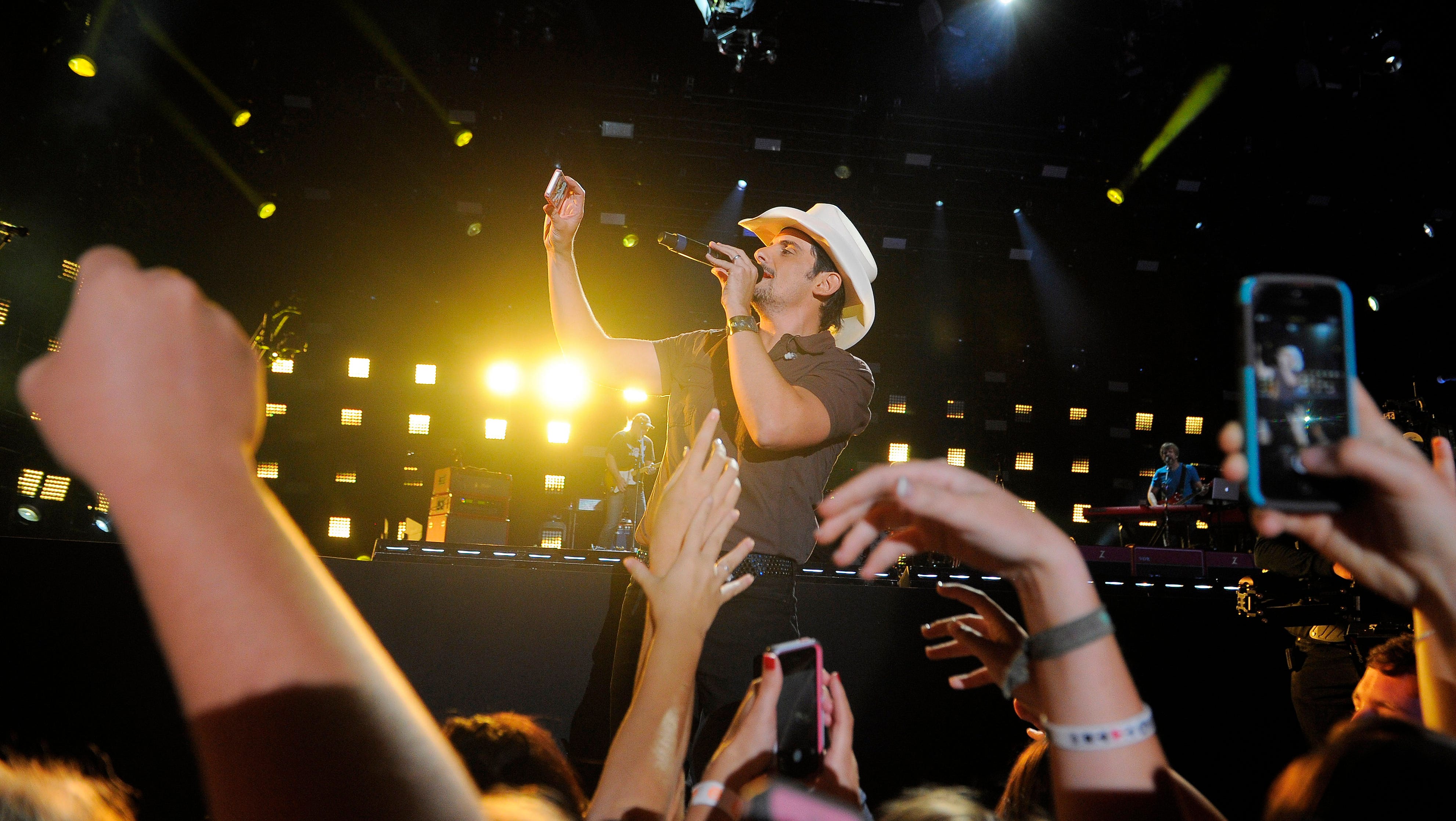 Brad Paisley has Ellen DeGeneres leak his favorite song
