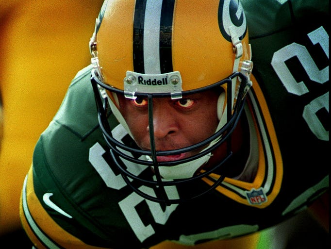 Green Bay Packers defensive end Reggie White shows