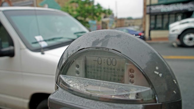 JENNIFER CORBETT/THE NEWS JOURNAL
A parking meter on Market Street is left unpaid with a vehicle next to it with a parking ticket in the City of Wilmington.
A parking meter on Market Street is left unpaid and a vehicle is ticketed on Wednesday in Wilmington.
