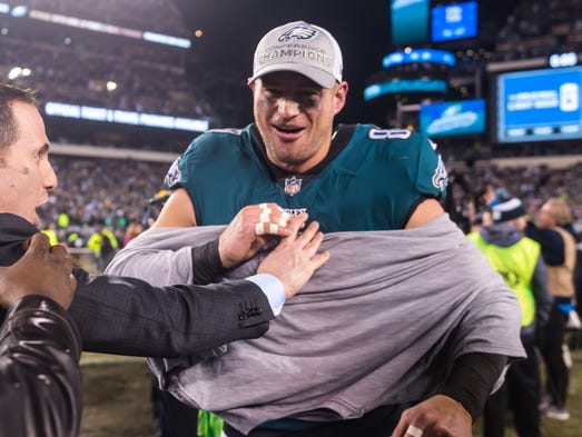 Eagles tight end Zach Ertz puts on an NFC Championship