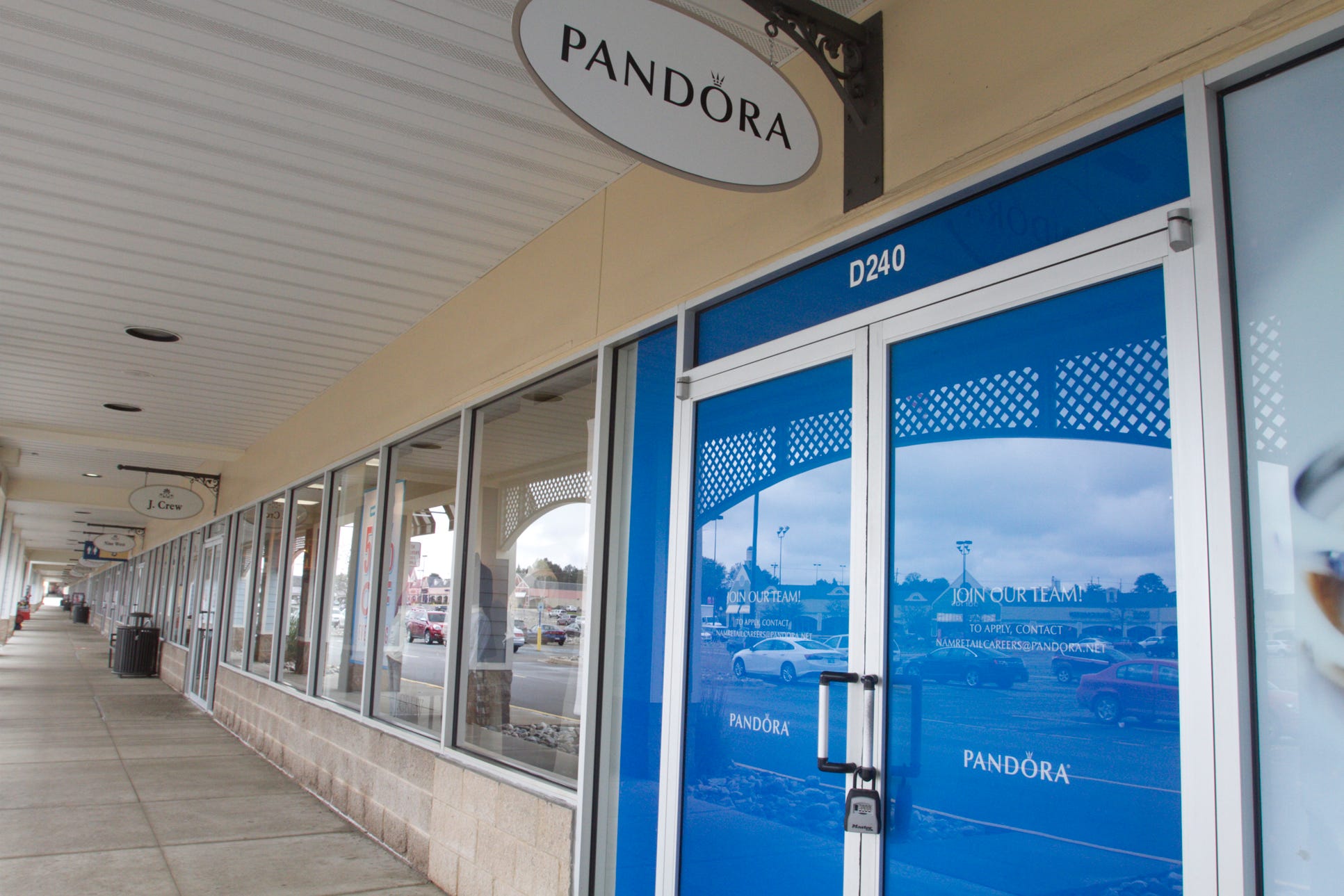 pandora tanger outlet