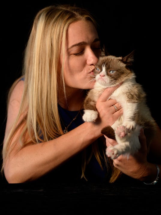 Even Grumpy Cat Cant Help But Smile About New Book Film 