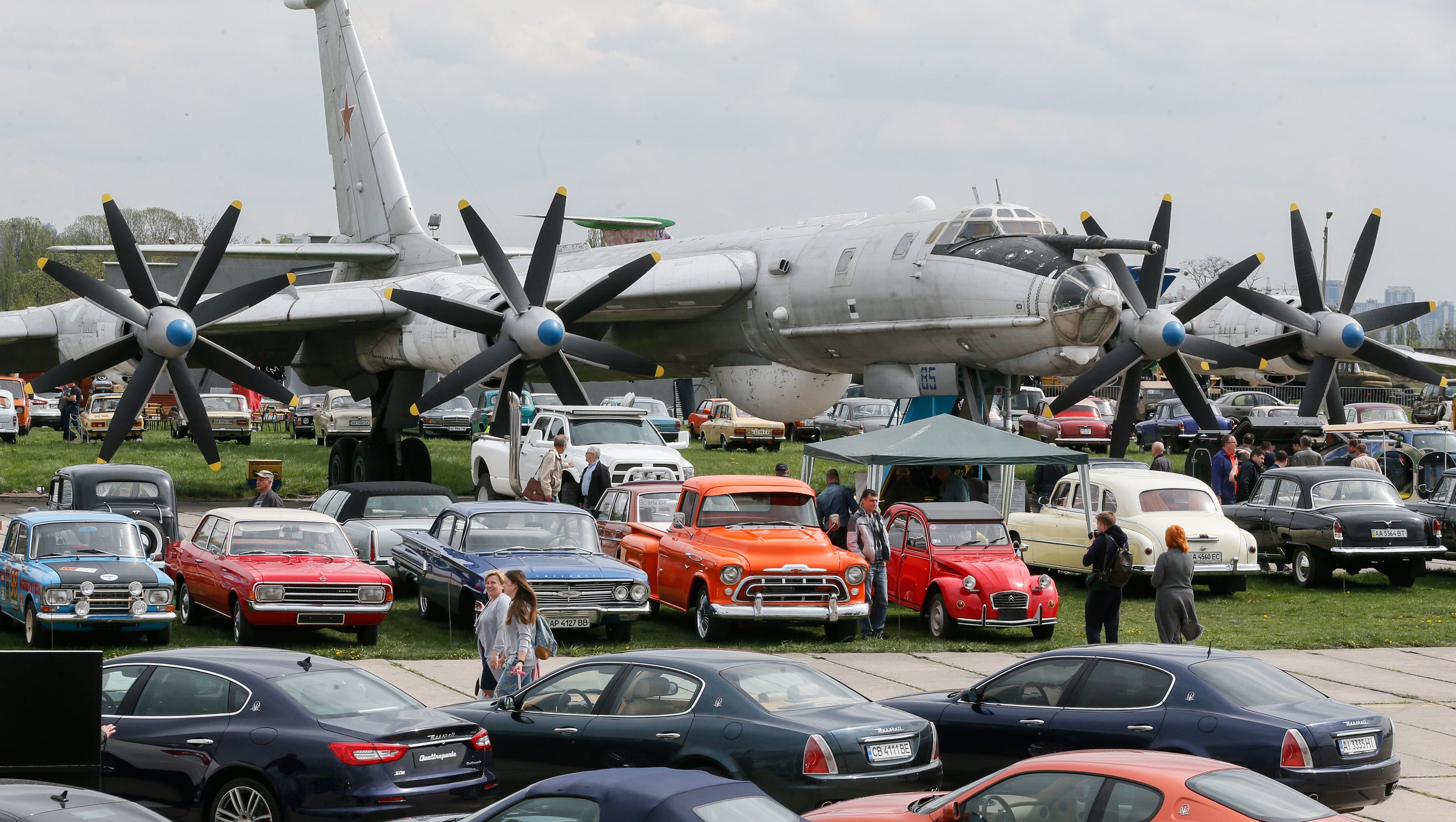 Car show in Kiev brings out U.S., Soviet vehicles and lots more