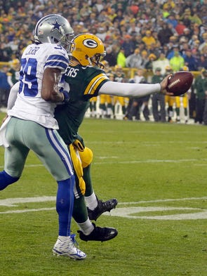 Green Bay Packers quarterback Aaron Rodgers (12) throws