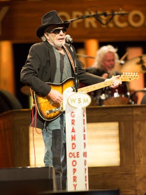 Merle Haggard made a surprise appearance at the Grand Ole Opry on Saturday night.