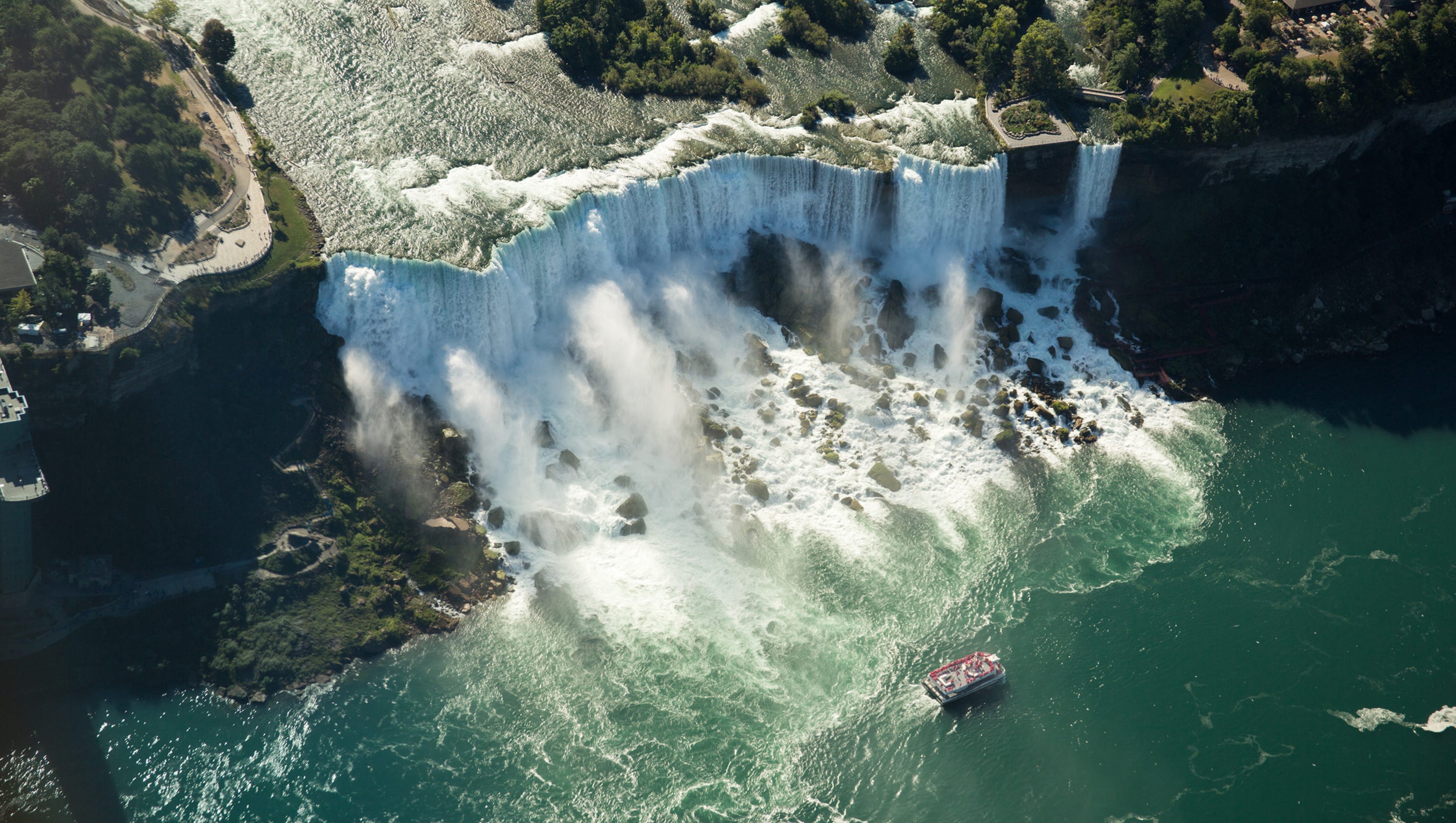Breathtaking views of Niagara Falls 