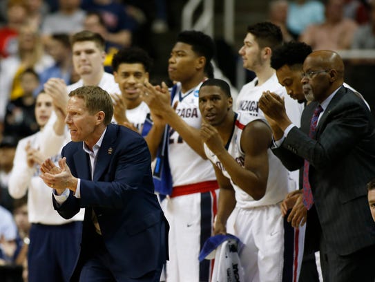 Gonzaga coach Mark Few claps with his team and coaching