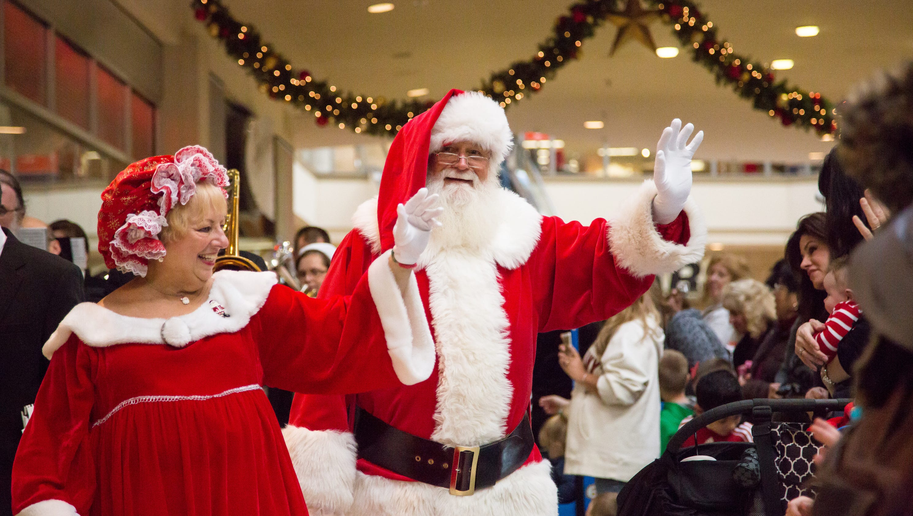 Santa Claus coming to Deptford Mall