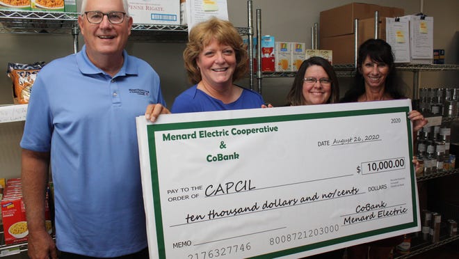 Menard Electric Cooperative's Director Mike Patrick and General Manager Alisha Anker presented a donation as part of CoBank's Sharing Success Program to The Community Action Partnership of Central IL (CAPCIL)'s Food Pantry Co-op Coordinator Pam Sheppard and Director of Nutrition Services Becky Leamon.