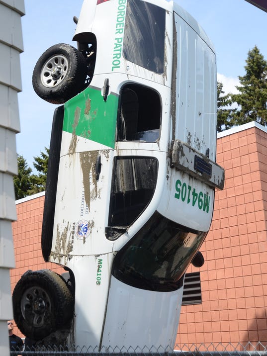 Border Patrol vehicle crashes into St. Clair River