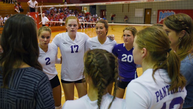 Dakota Valley gets in a huddle during the game Thursday night against Lincoln at Lincoln.