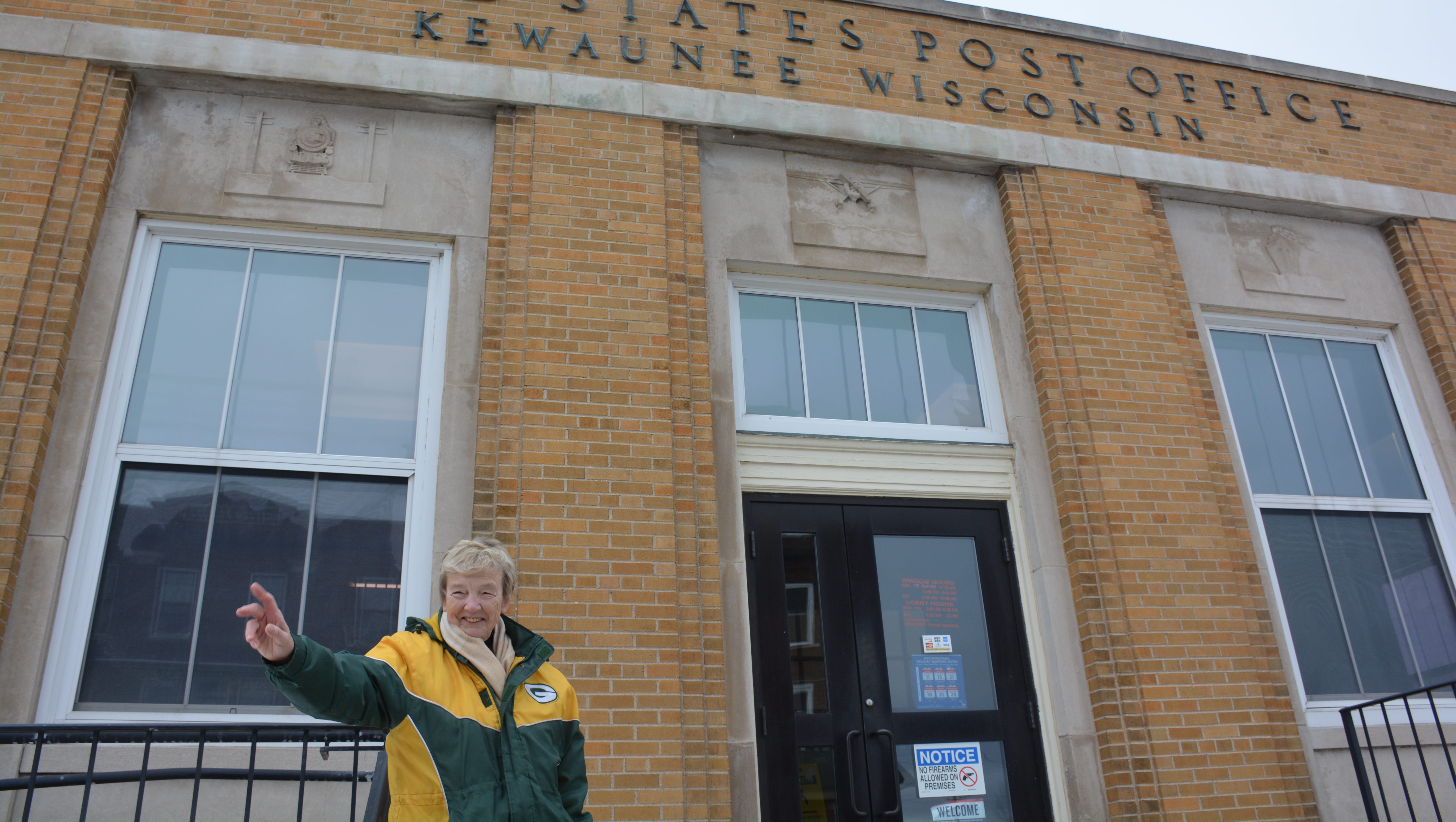 Kewaunee postmaster says goodbye