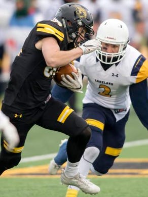 Uw Oshkosh Football Rolls Past Lakeland In Playoff Opener