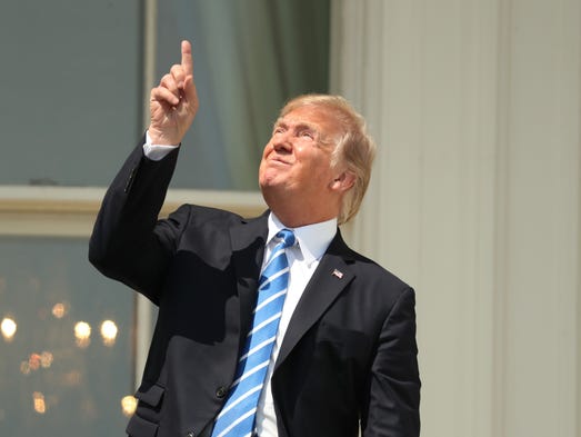 [Image: 636389266183004189-AP-Trump-Eclipse.2.jpg]