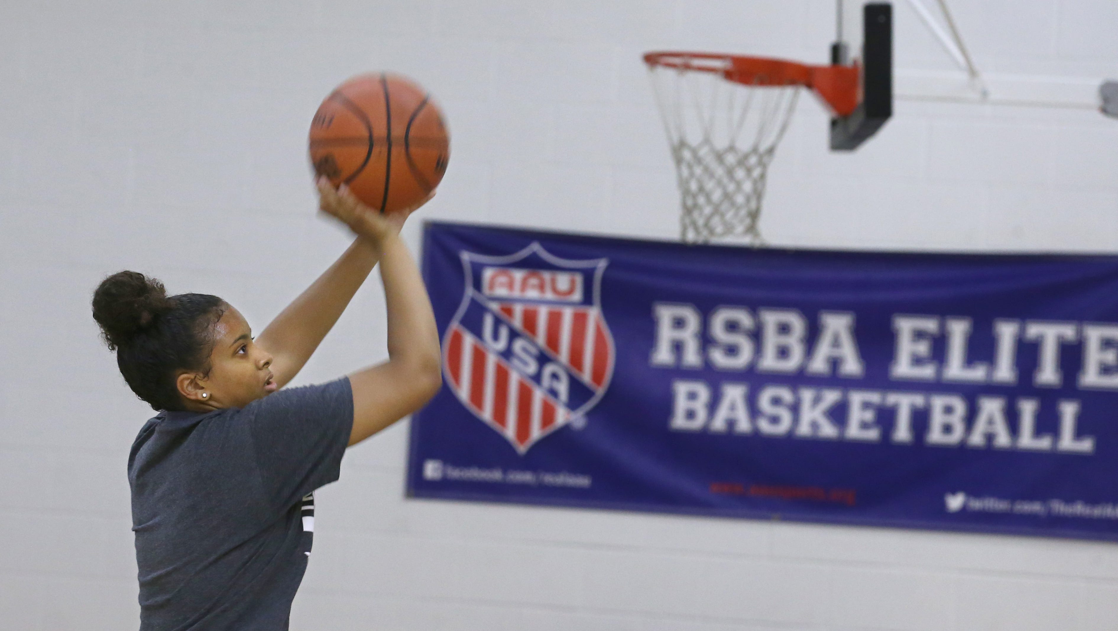 Aau Basketball Provides Opportunities Obstacles For Players Families