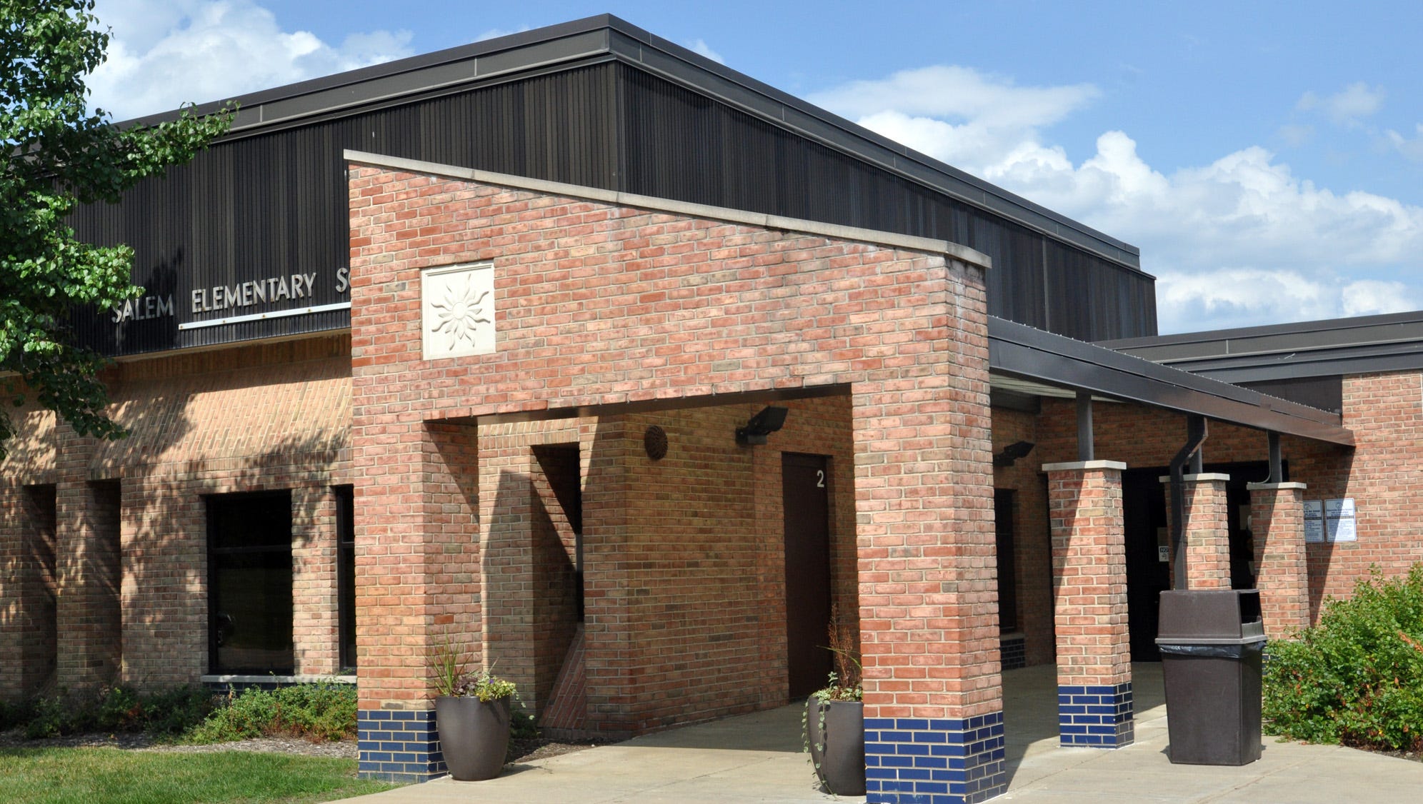 South Lyon schools elementary student tests positive for coronavirus