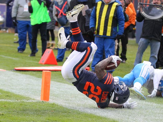 Chicago Bears running back Tarik Cohen runs for a touchdown