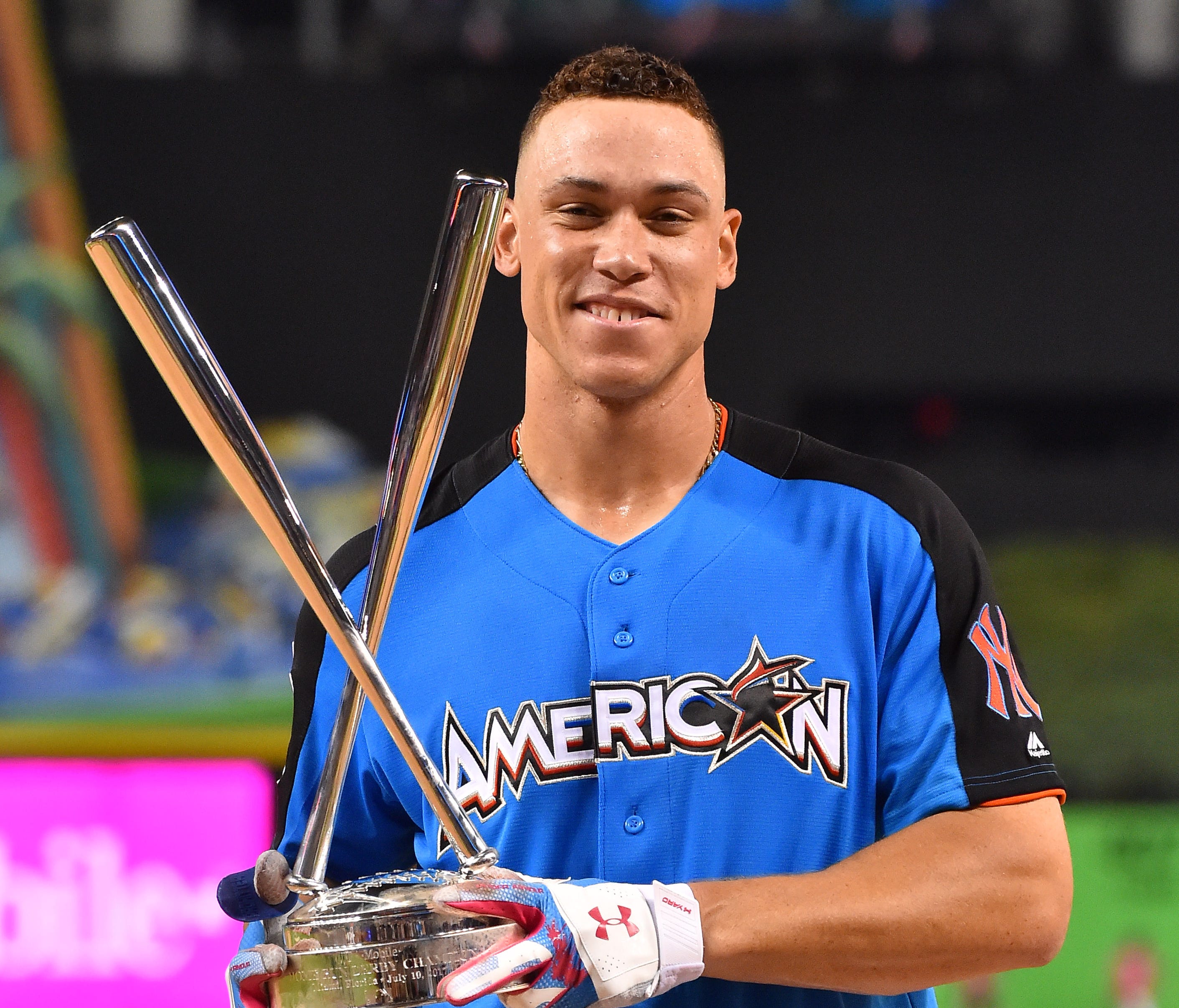 Aaron Judge holds up the trophy after winning the 2017 MLB Home Run Derby at Marlins Park.