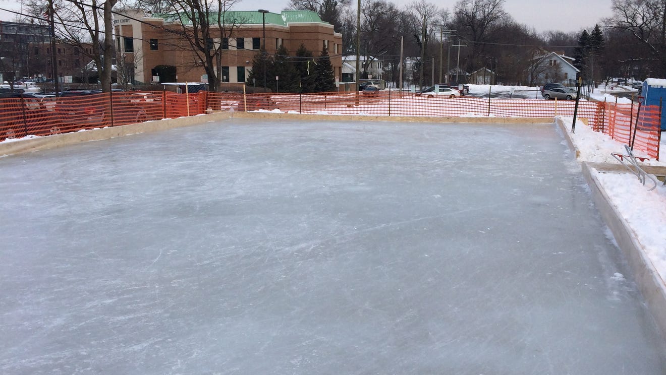 Free community ice rink invites families downtown
