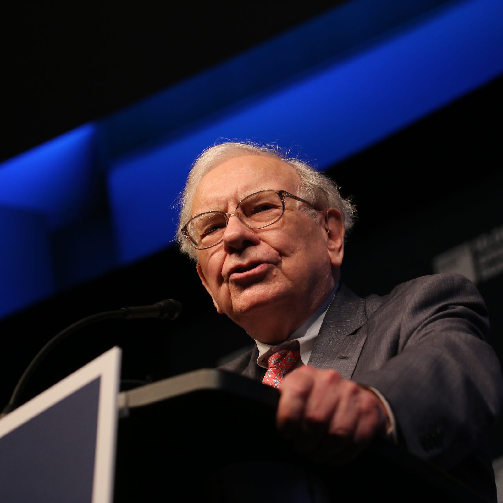 Warren Buffett addresses an audience on Sept.18, 2014, in Detroit.  Goldman Sachs Chairman and CEO Lloyd Blankfein, Governor Rick Snyder, Mayor Mike Duggan, White House senior advisor Valerie Jarrett, 10,000 Small Businesses Advisory Council Co-Chairs Warren Buffett, Michael Bloomberg and Dr. Michael Porter were all there.