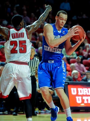 Middle Tennessee's Reggie Upshaw (30) drives to the basket against Western Kentucky's Fredrick Edmond (25) Saturday, January 30, 2016, during a game at E.A Diddle Arena. (Bac Totrong/photo@bgdailynews.com)