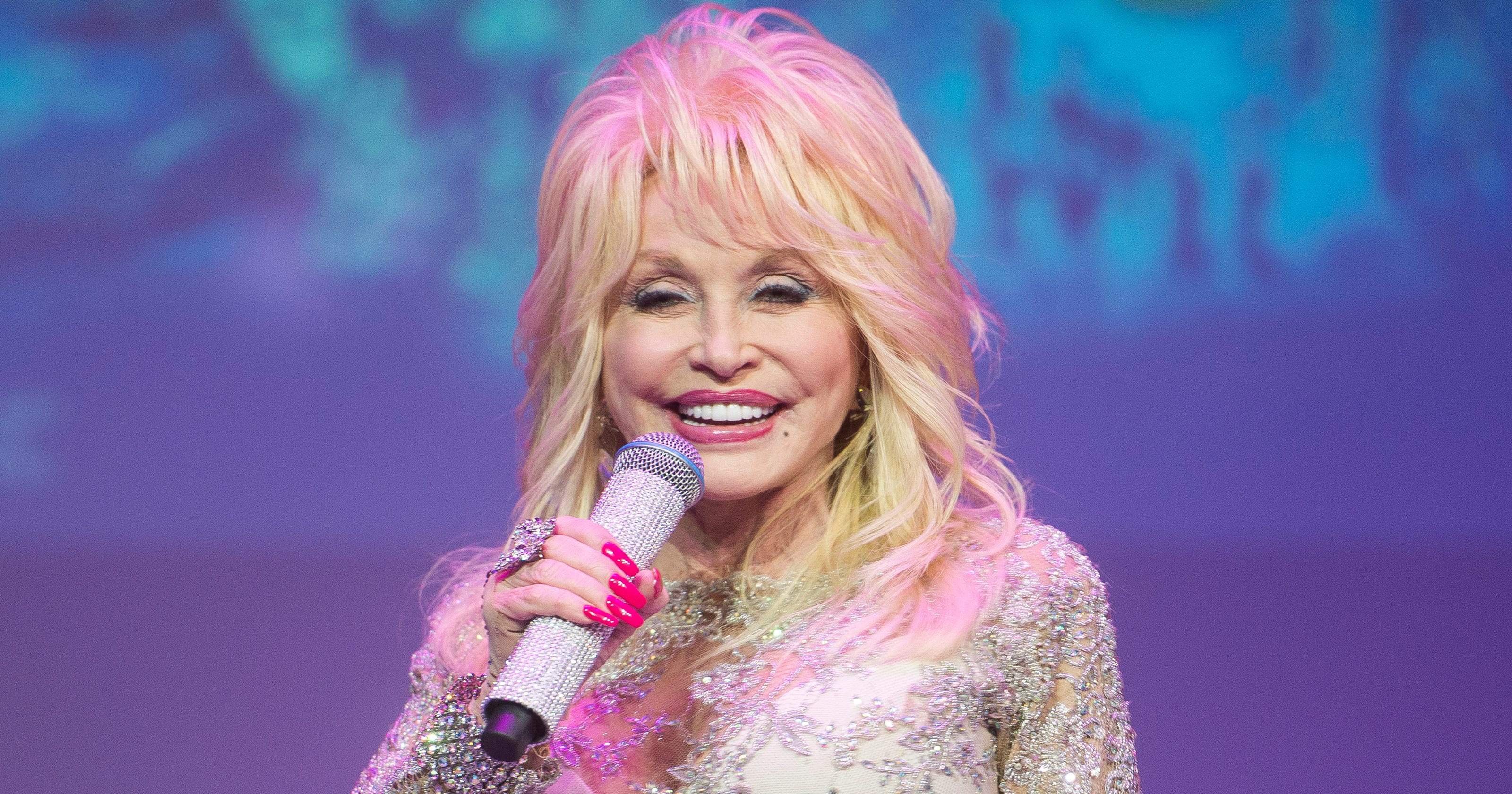 Dolly Parton cracks up fans with 'Jolene' distracted boyfriend meme3200 x 1680