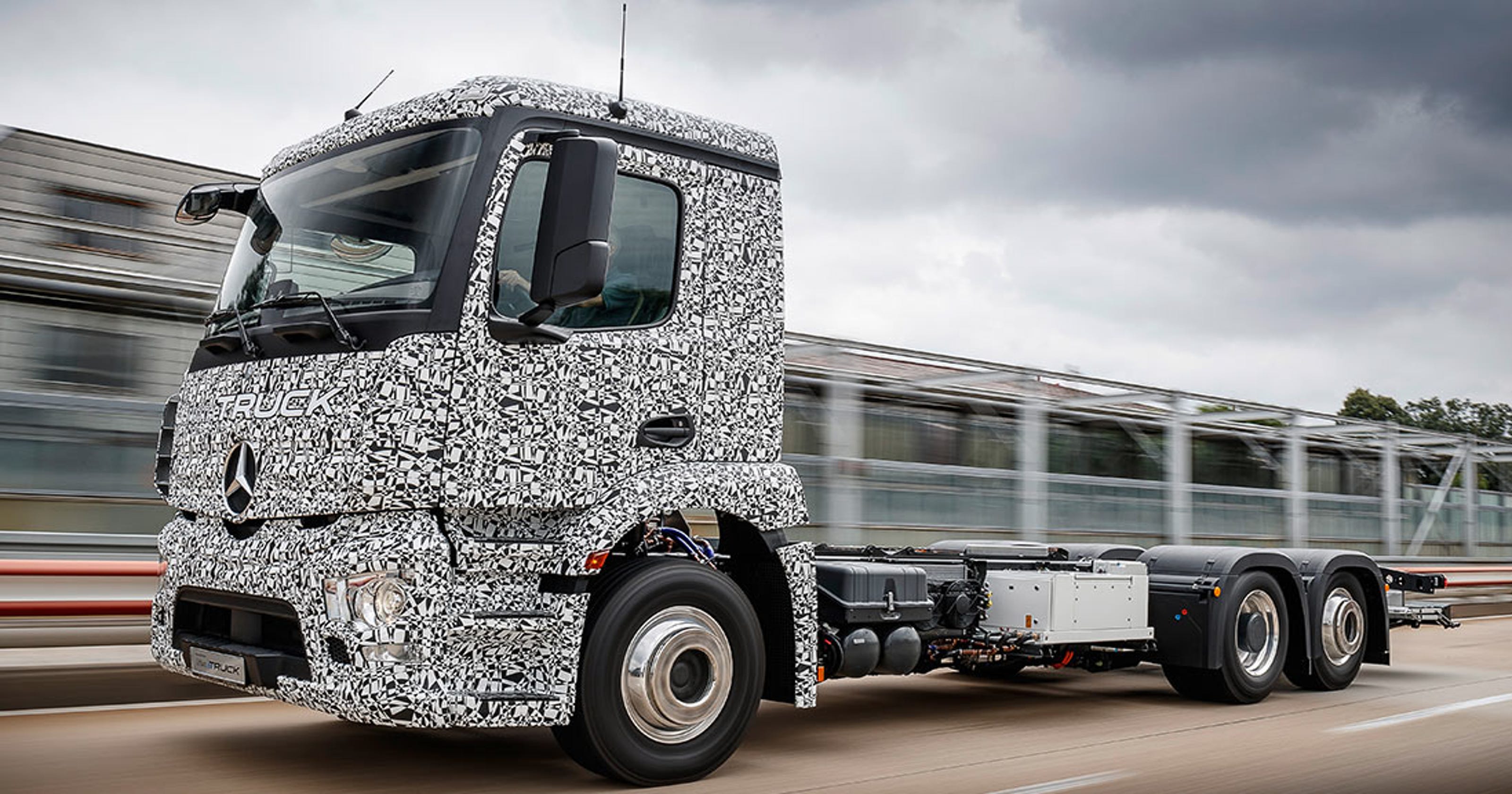 Mercedes Benz To Make Electric Heavy Truck