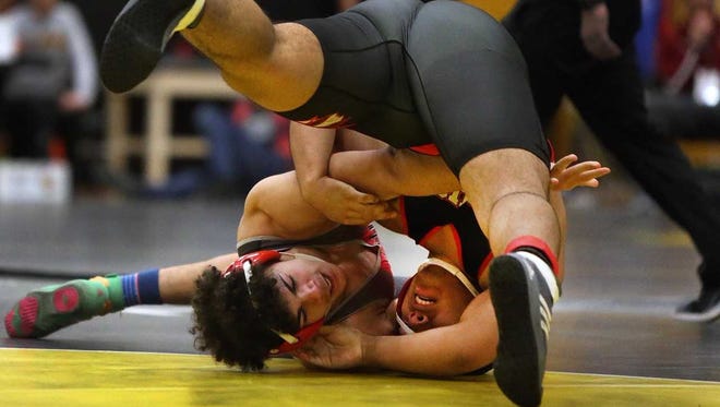 The opening round of the GMC wrestling tournament was contested at Piscataway on Friday night.