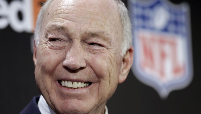 Former Packers quarterback Bart Starr smiles during a news conference in Dallas in 2011. Starr is currently at home in Birmingham after participating in stem-cell trials.