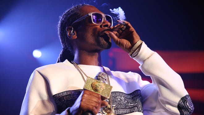 When Snoop Dogg closed out Hilarity for Charity's 5th Annual Los Angeles Variety Show, the Hollywood Palladium became a cloud of marijuana smoke.