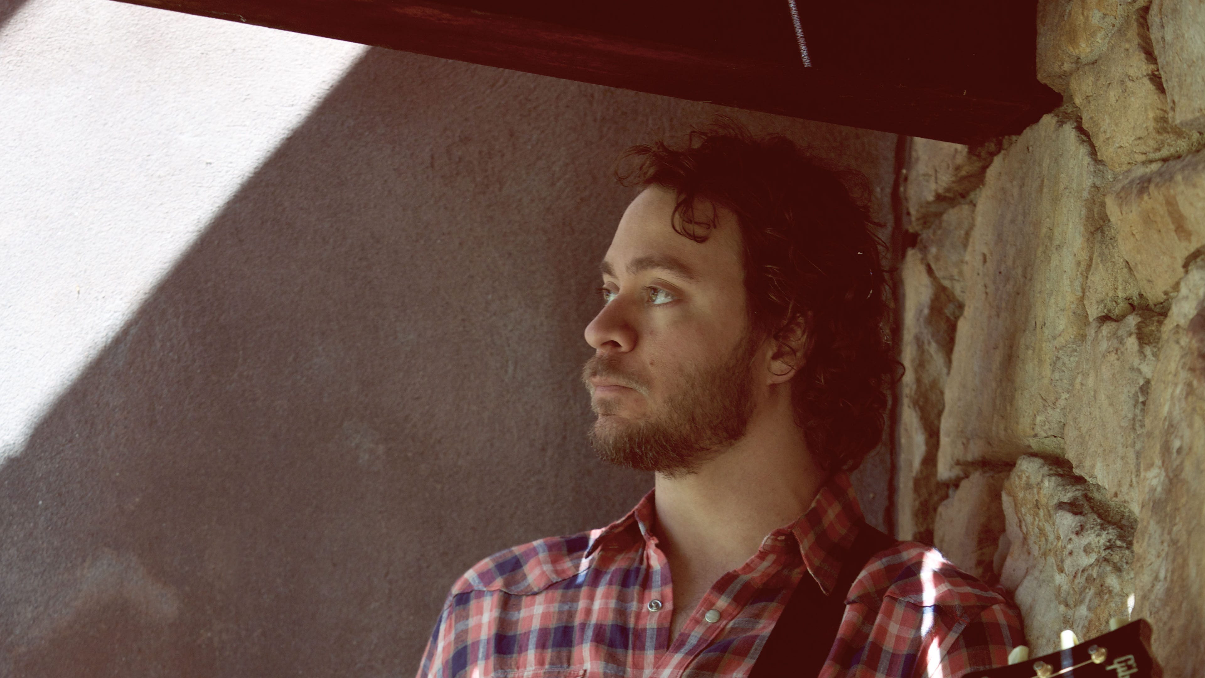 Video debut: Amos Lee's 'Chill in the Air'
