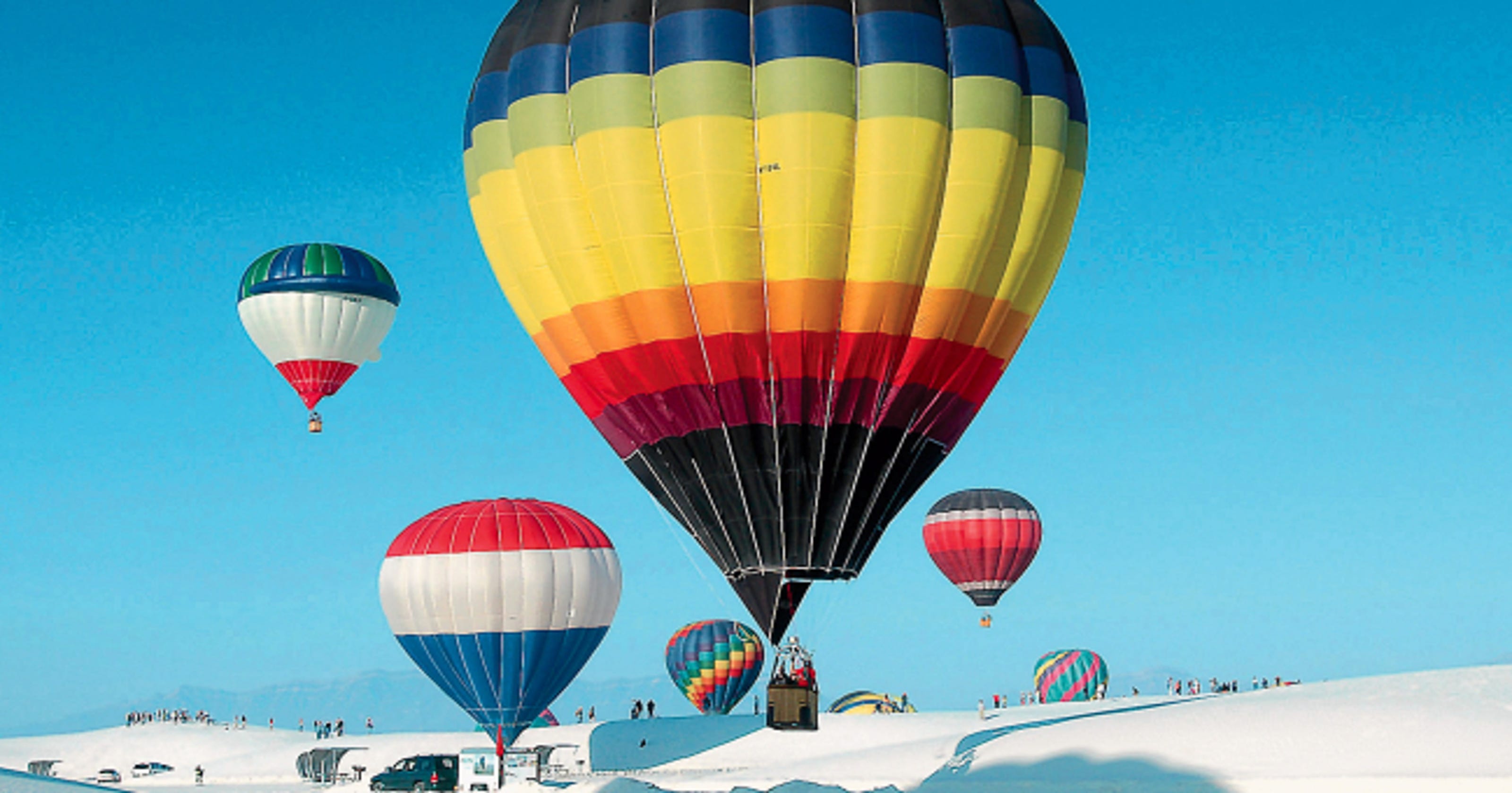 White Sands festival features about 40 hotair balloons