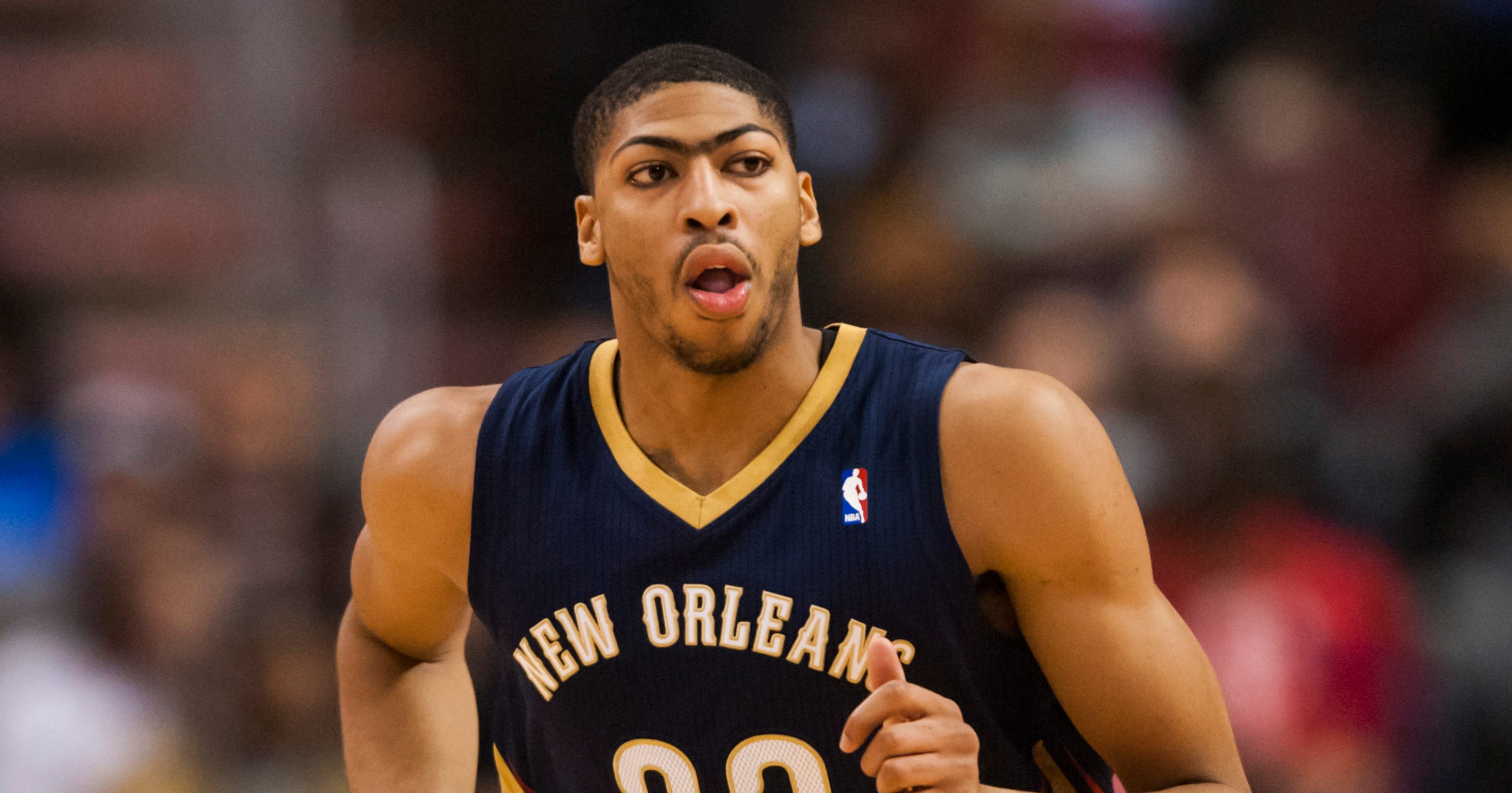 Pelicans' Anthony Davis breaks hand against Knicks