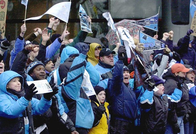 A sleet storm didn't stop an estimated 10,000 fans from seeing off the Panthers in Charlotte on Sunday. Carolina traveled to Houston for the Super Bowl.