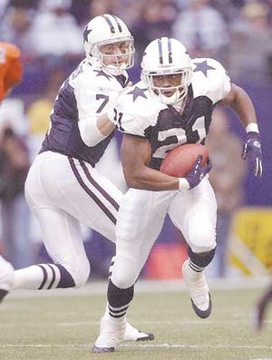 Dallas running back Julius Jones scored two touchdowns in the Cowboys' 21-7 win over Chicago.