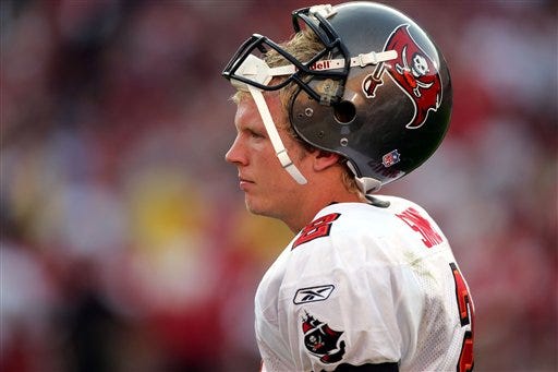 Buccaneers quarterback Chris Simms stands alone on the sidelines in the closing minutes of Tampa Bay's 15-10 loss.