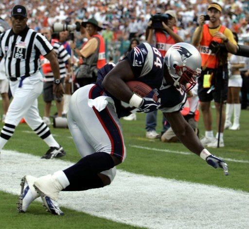 New England's Ben Watson (84) gets both feet down inside the line for a touchdown late in the fourth quarter. The touchdown wound up being the game-winner.